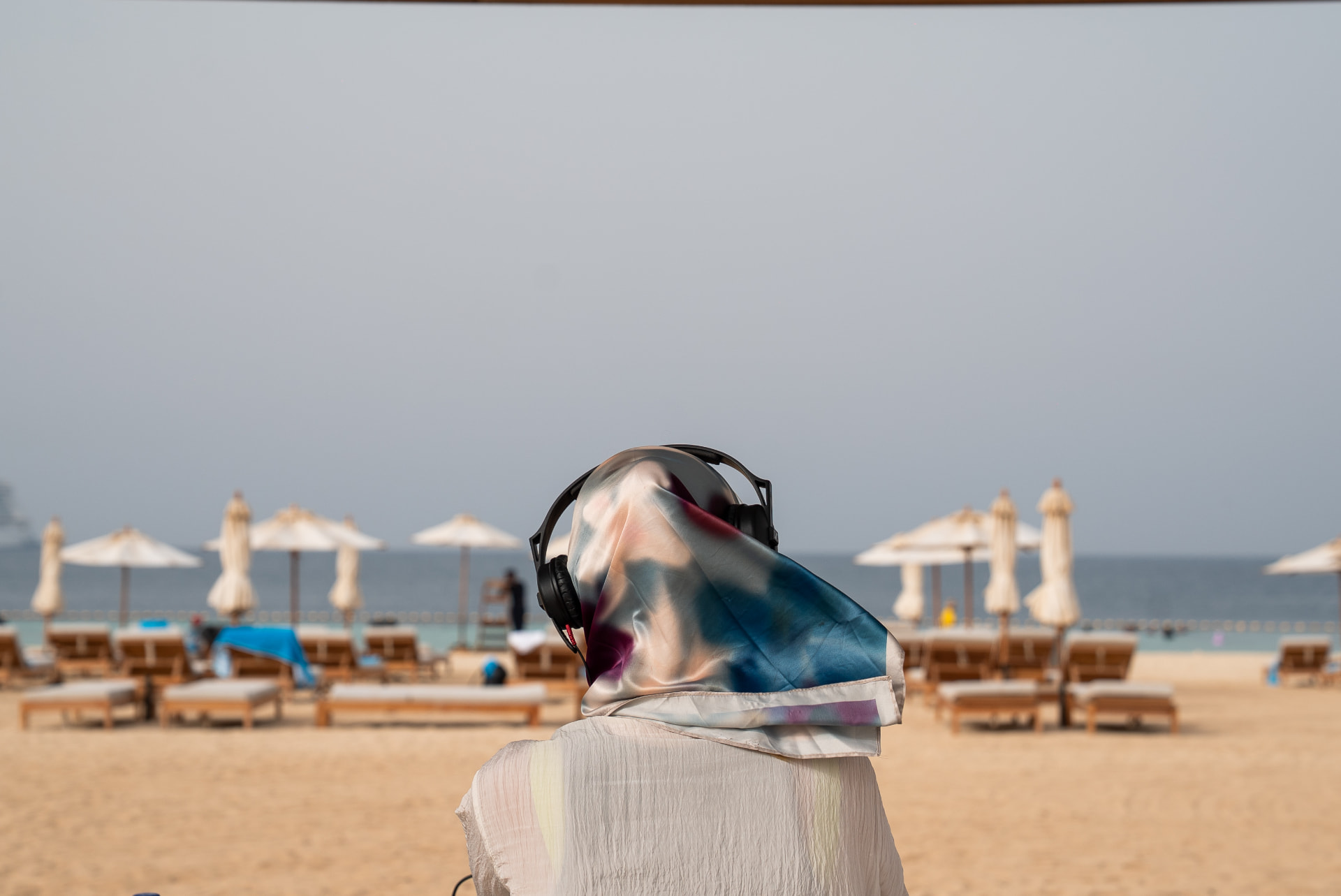 Headphones on the shore — Gabriel Moura broadcast and video work